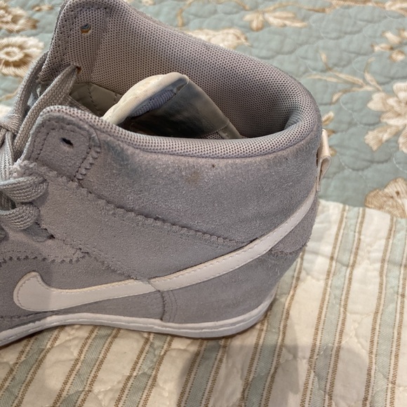 Woman’s high top Nike sneakers dunks? - Picture 7 of 7